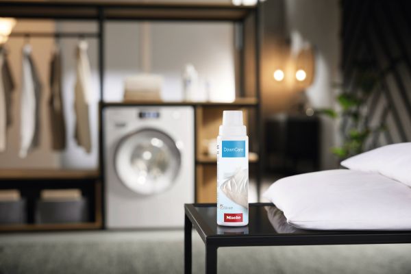 Средство для стирки вещей с наполнением из пуха DownCare WA DF 252 L 250 мл Miele купить в #REGION_NAME_DECLINE_PP# | Всегда в наличии! | Артикул 10225710 | Официальный сайт